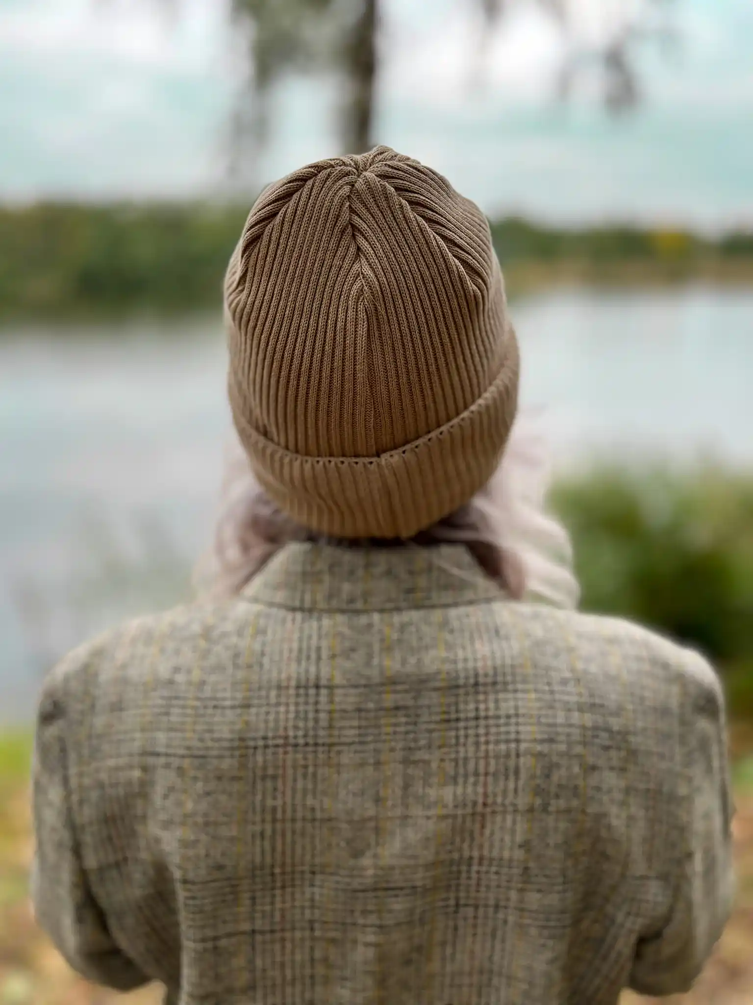 Luźna czapka z bawełny logo kolorowe "Beżowa" 41 jesienna bawelniana czapka beanie