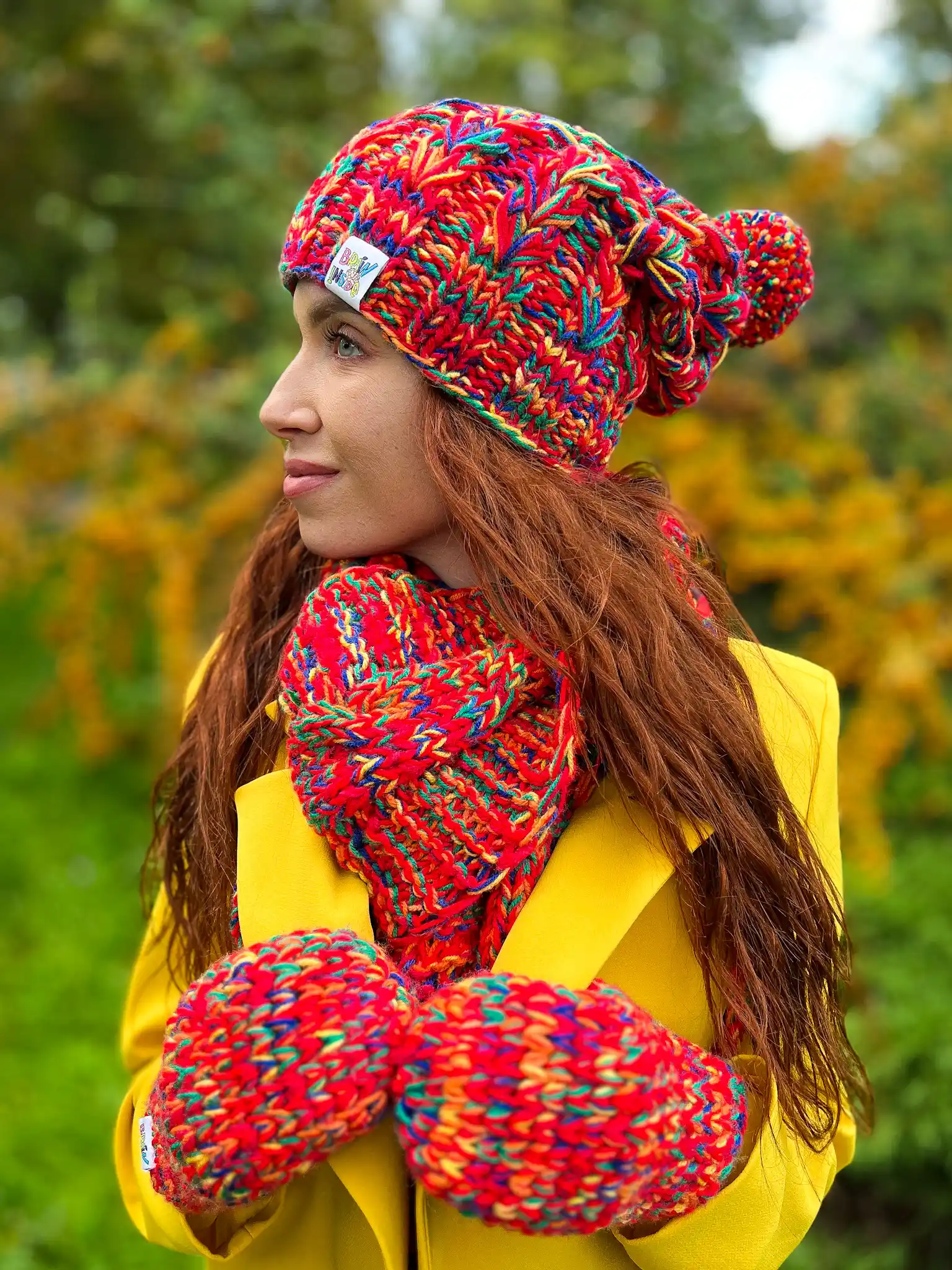 Czapka na zimę SMILE MERINO 50% ,,Czerwienie" 33 kolorowa czapka recznie robiona przez seniorki