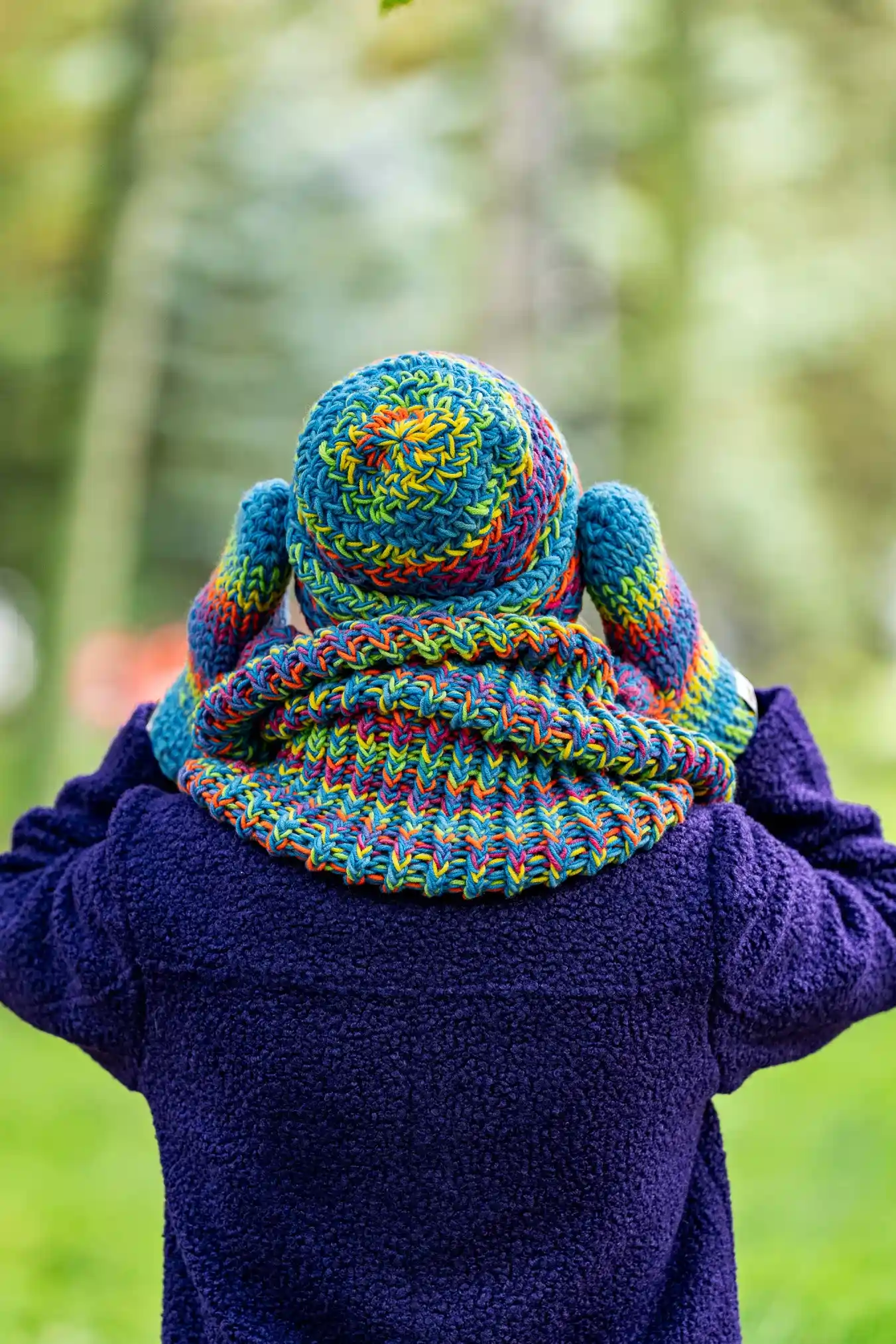 Czapka MERINO 50% "Tęcza Błękit" EXPLORER 86 kolorowy szal merino