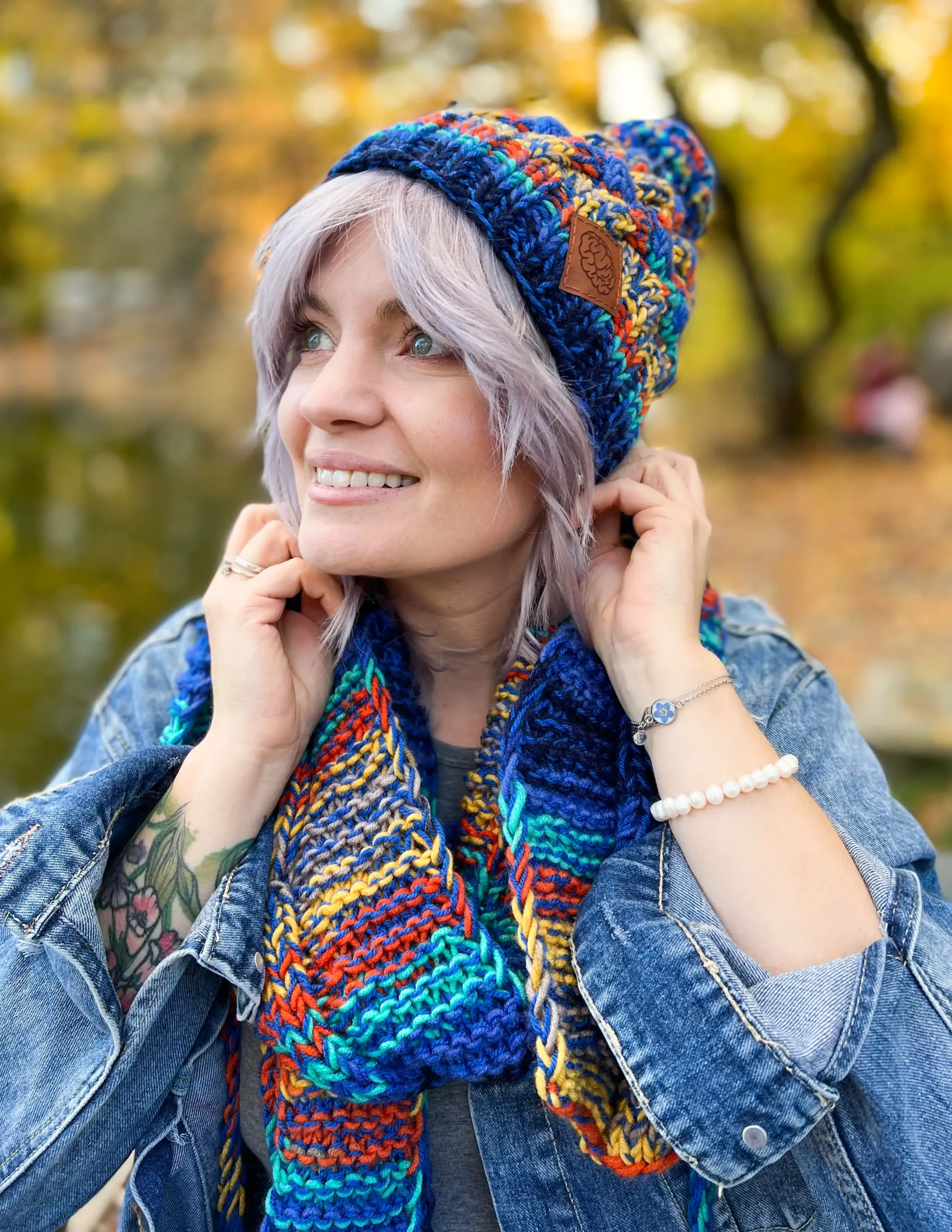 Modna czapka zimowa HAPPY ,,Górski potok" 110 krotka niebieska czapka handamde ocieplana polarem scaled 1