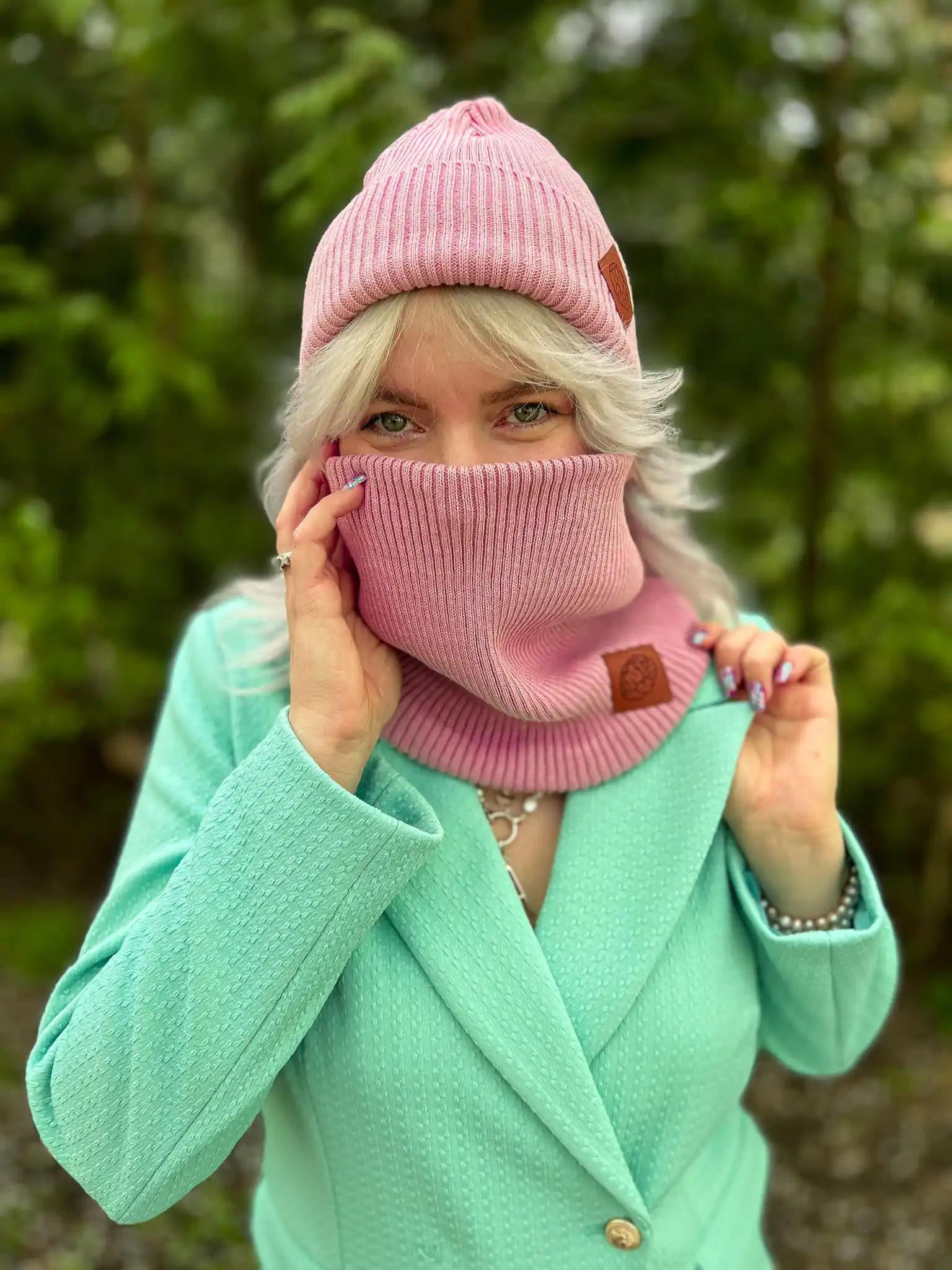 Bawełniana czapka beanie logo ekoskórka "Brudny róż" 101 lekki komin bawełniany