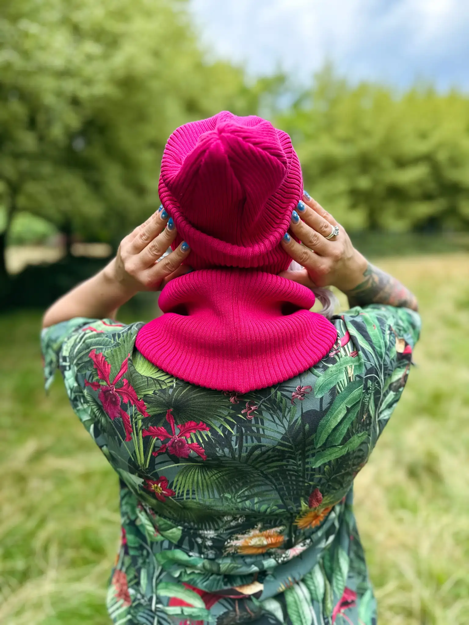 Luźna czapka z bawełny logo kolorowe "Malina" 28 malinowa czapka bawelna