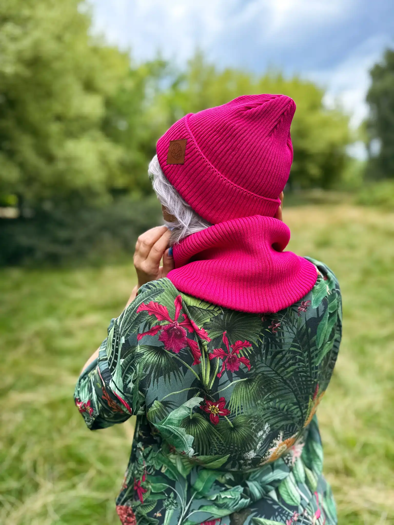 Bawełniana czapka beanie logo ekoskórka "Malina" 111 malinowa czapka beanie