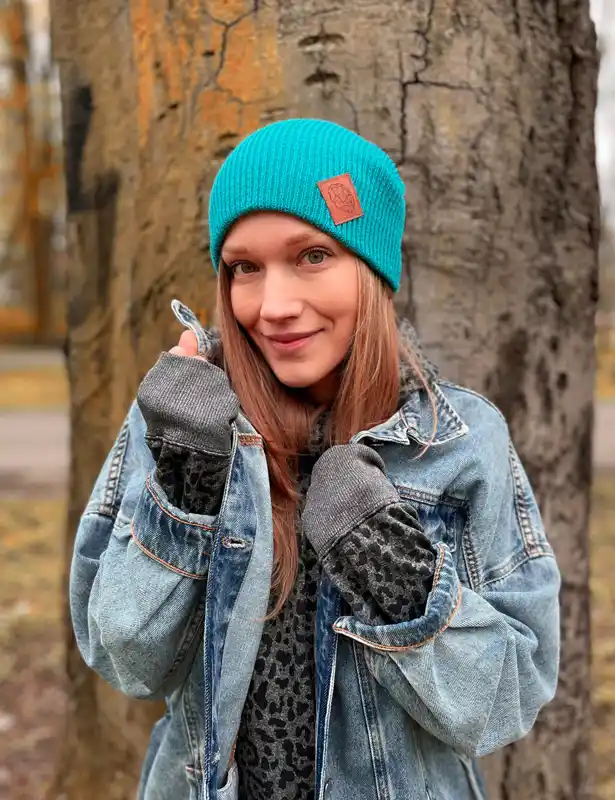 Czapka long logo ekoskórka "Turkus" 98 morska czapka beanie letnia nad morze