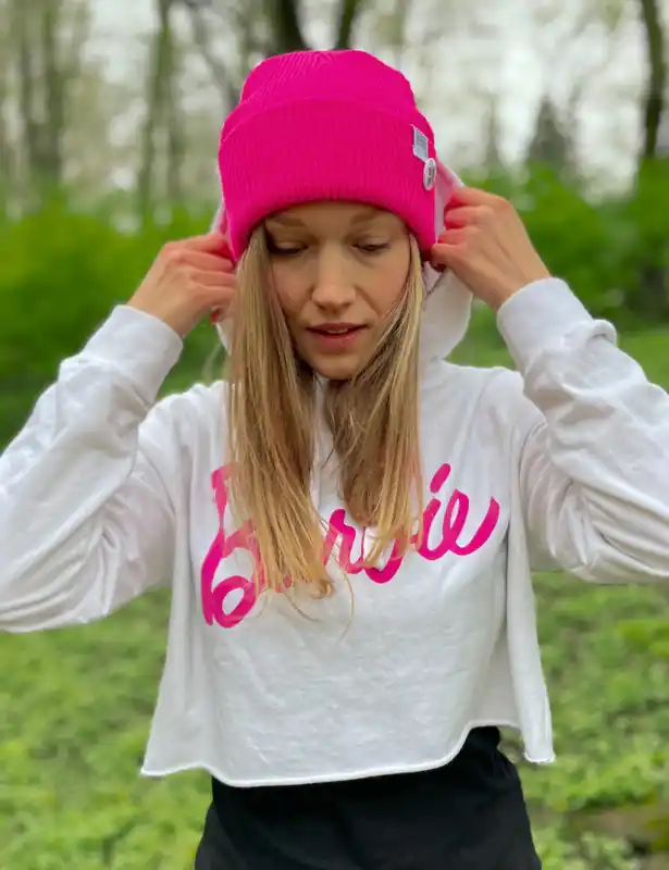 Czapka wywijana logo kolorowe "Neonowy różowy" 17 neonowa-czapka-różowa-pink-Brain-Inside-wiosenna