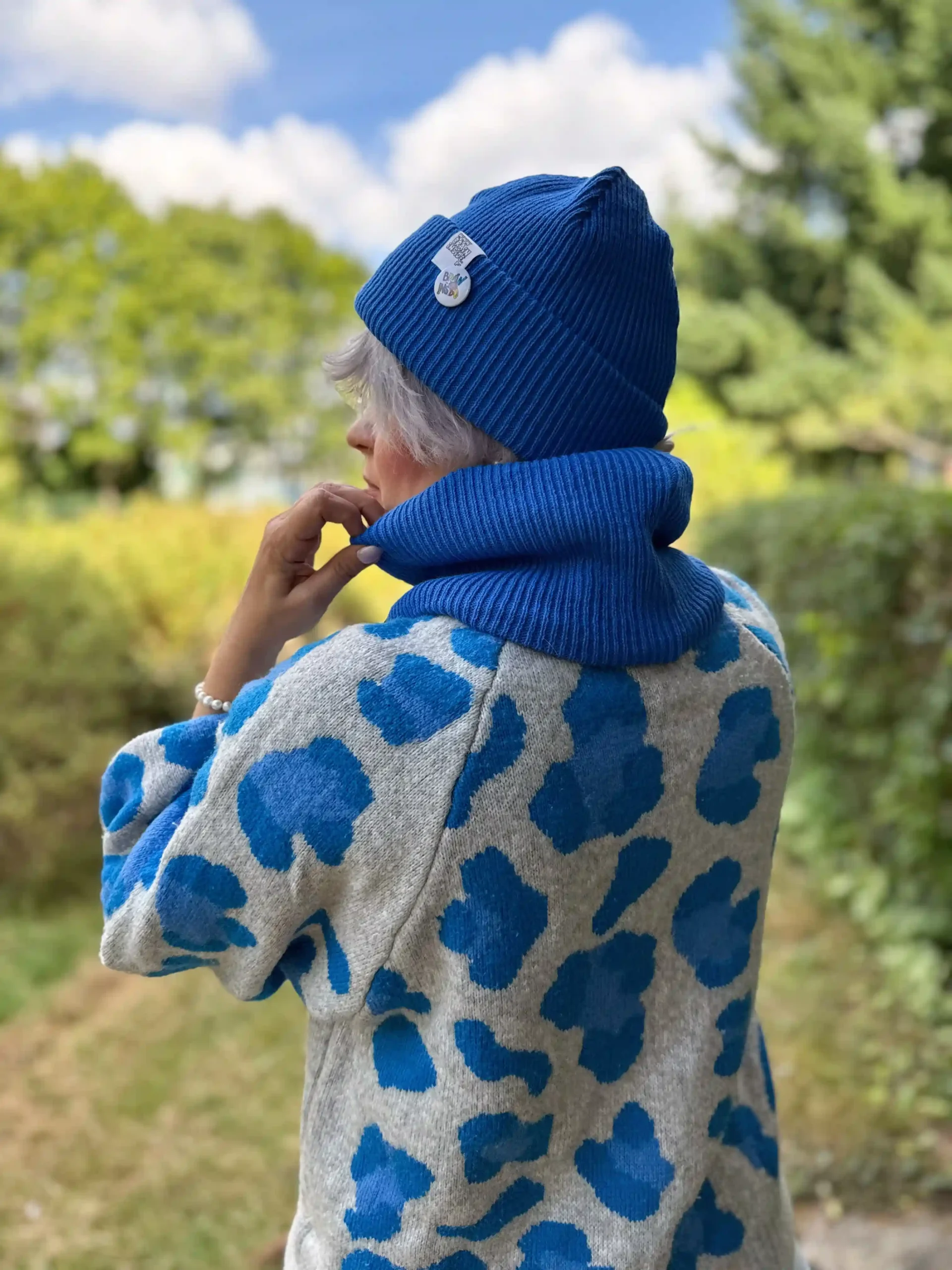 Czapka wywijana logo kolorowe "Niebieski Kobalt" 106 niebieska czapka beanie