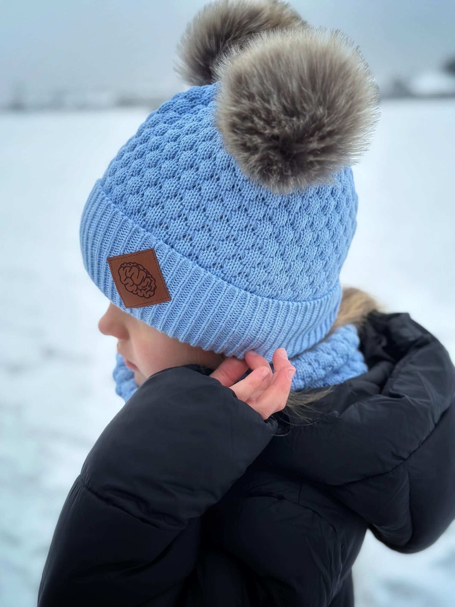 niebieska czapka dla chlopca
