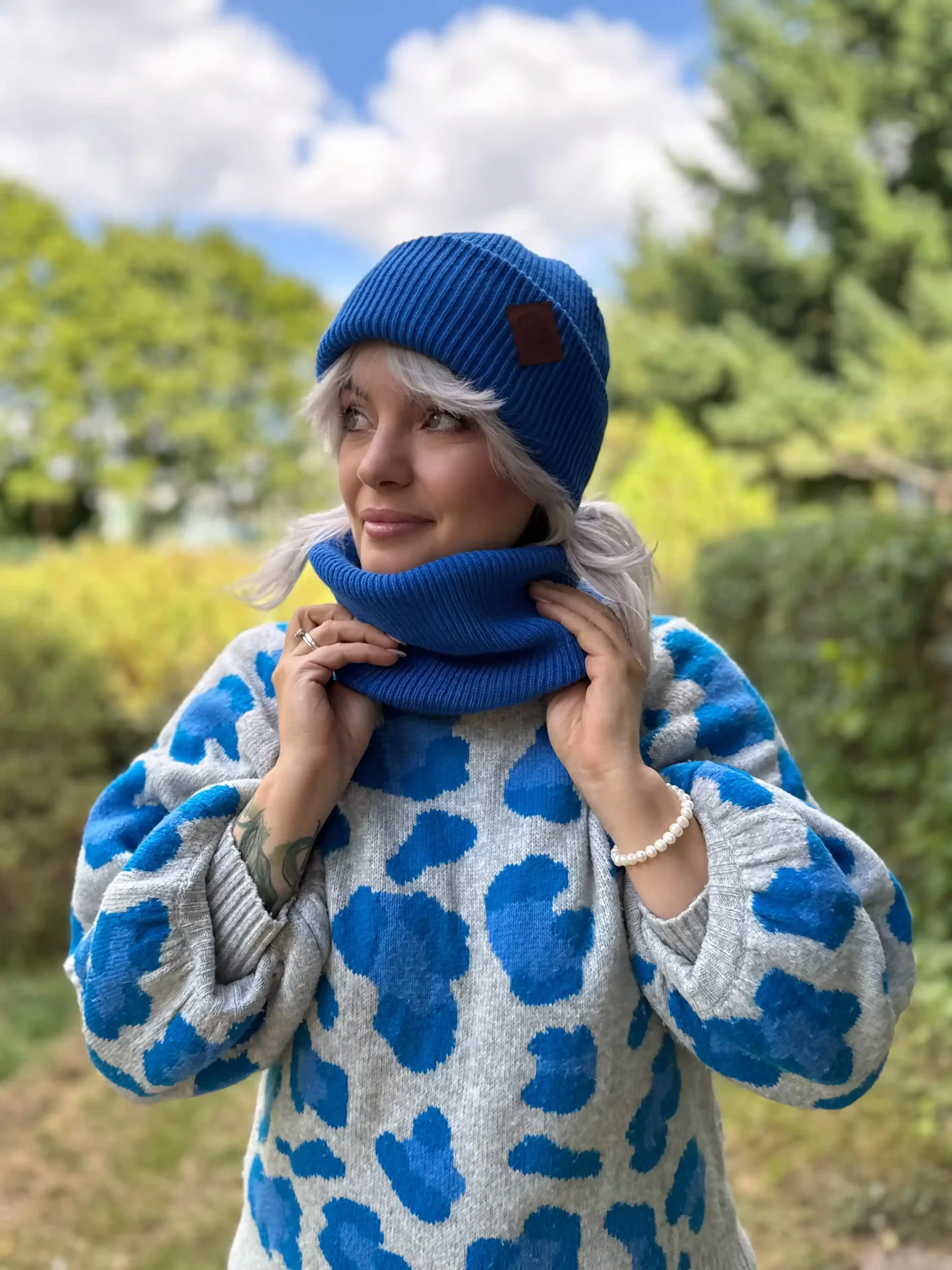 Czapka beanie logo ekoskórka "Niebieski Kobalt" 99 niebieska czapka jesienna