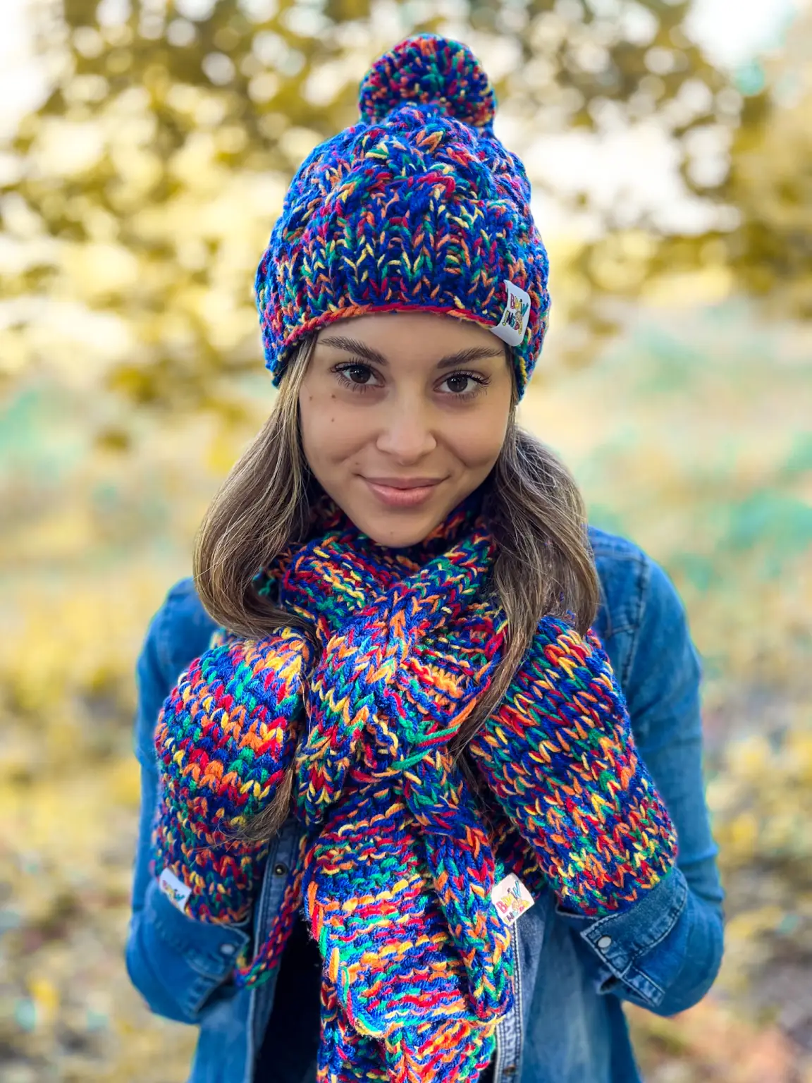 Modna czapka zimowa HAPPY ,,Pokojowe granaty" 160 niebieska czapka merino