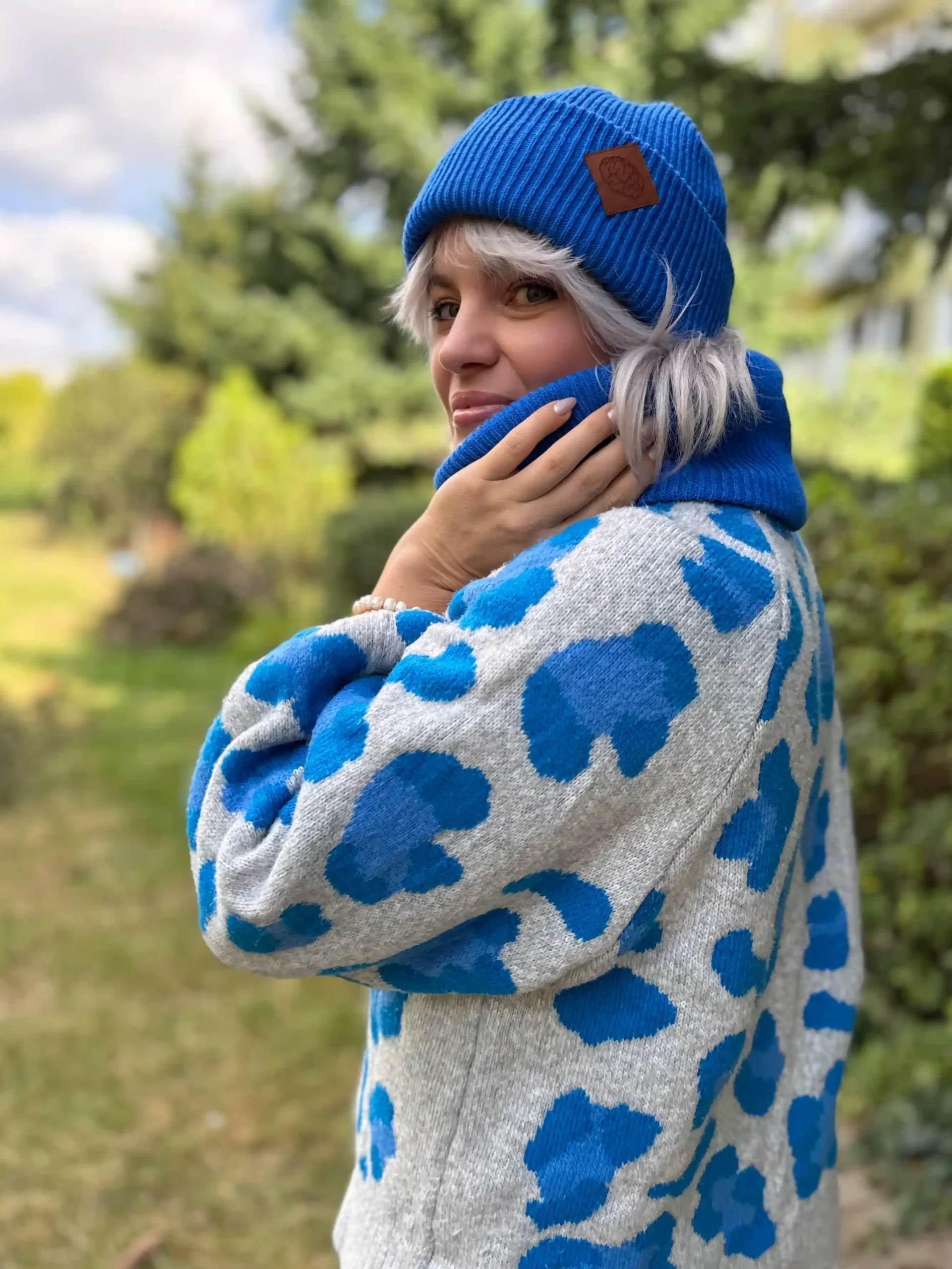 Czapka beanie logo ekoskórka "Niebieski Kobalt" 95 niebieska czapka na zimę