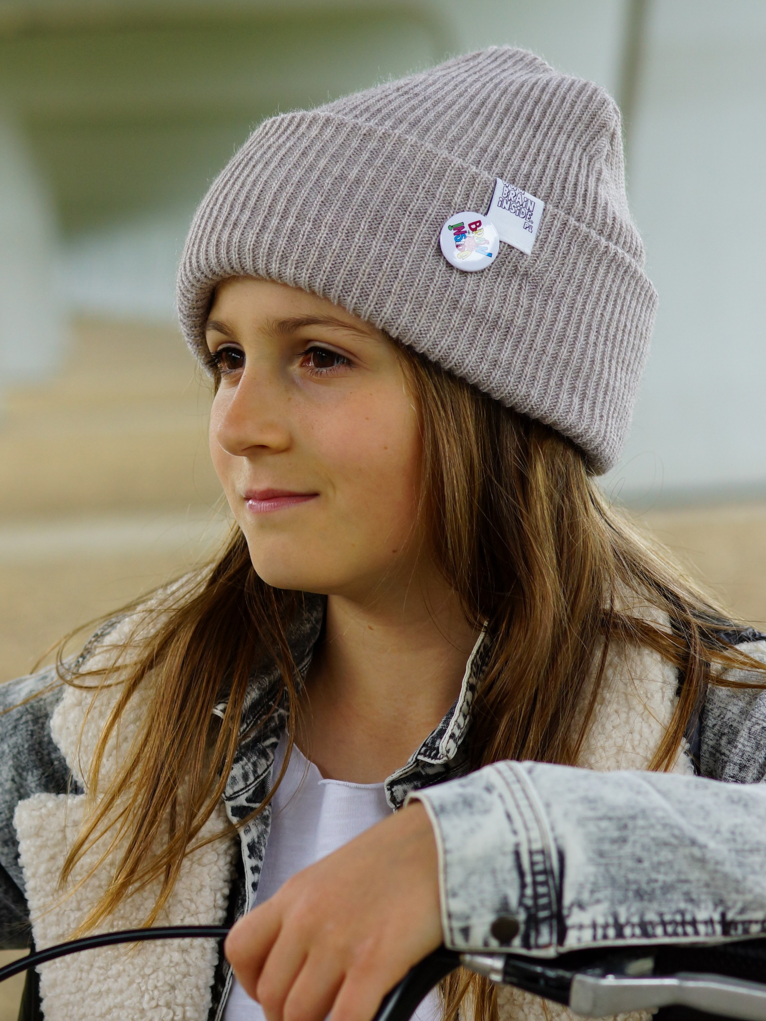 Czapka beanie dla dziecka logo kolorowe "Jasny beż" 28 piekna bezowa czapka nie gryzie i nie uczula Brain Inside