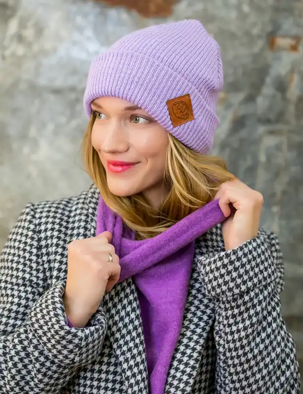 Czapka beanie logo ekoskórka "Jasny fiolet" 117 piękna-lawendowa-czapka-brain-inisde