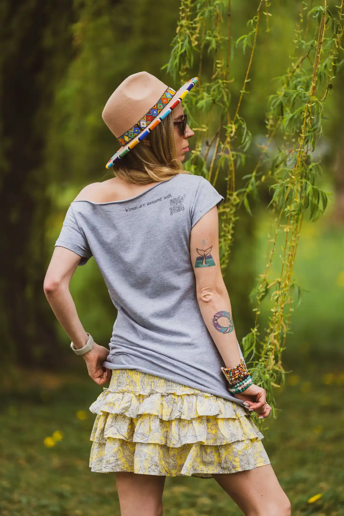 Szary t-shirt oversize Fuckin' positive 14 piekna szara koszulka