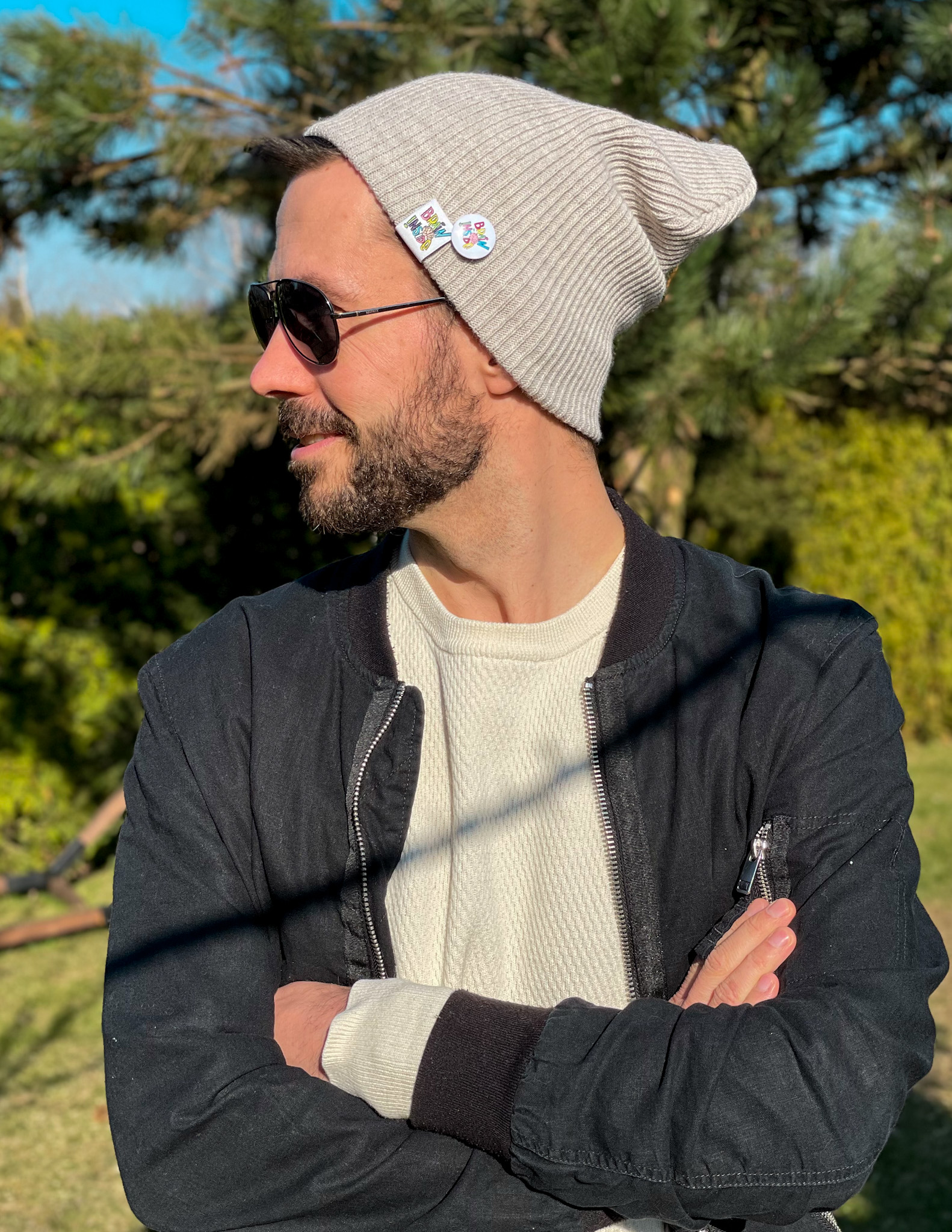 Męska czapka męska slouchy logo kolorowe "Jasny beż" 89 pomysl na prezent na dzien chlopaka