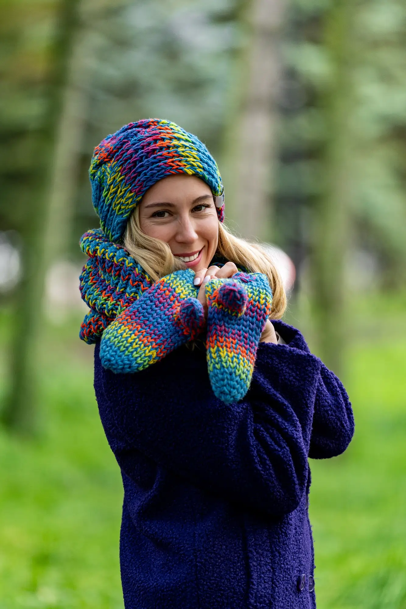 Czapka MERINO 50% nieugniatająca włosów "Tęcza Błękit" THIS IS IT 116 producent rekawiczek merino