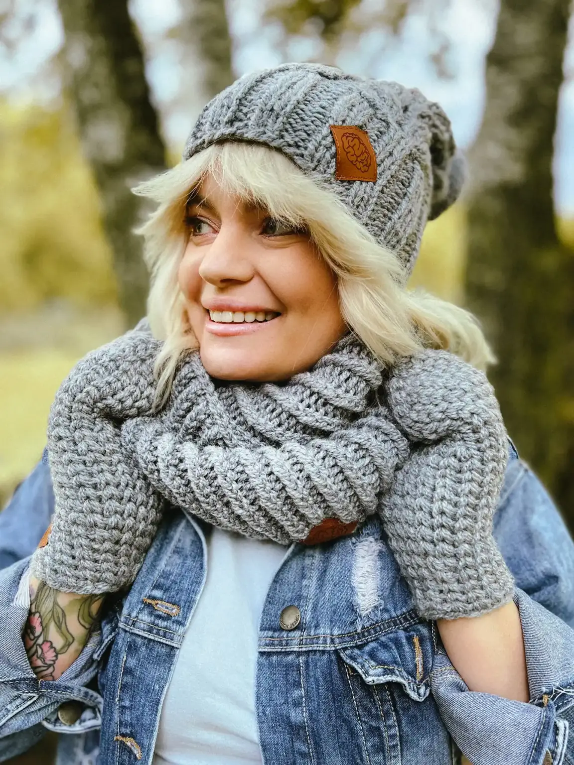 Modna czapka ENDORFINA "Szary" 157 ręcznie robiona czapka na narty