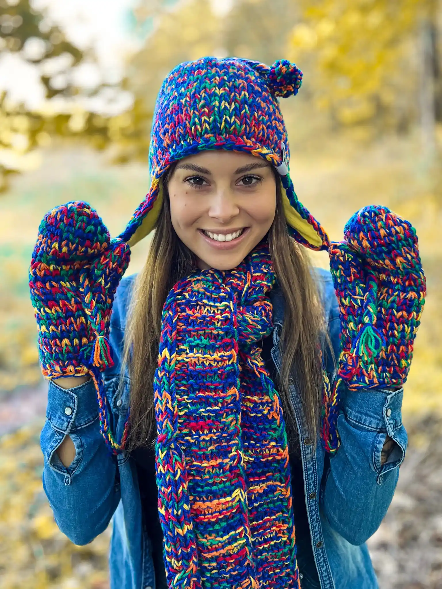 Rękawiczki handmade ze sznureczkiem ,,Pokojowe granaty" 144 recznie robiona rekawiczki na sznurku