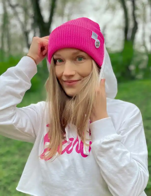 Czapka wywijana logo kolorowe "Neonowy różowy" 22 rozowy fluo czapka letnia nad morze Brain Inside