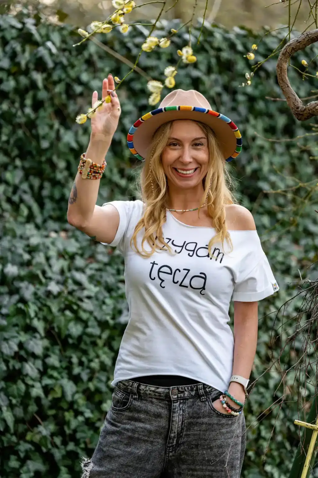 Biały t-shirt oversize Rzygam tęczą 100 rzygam tecza koszulka