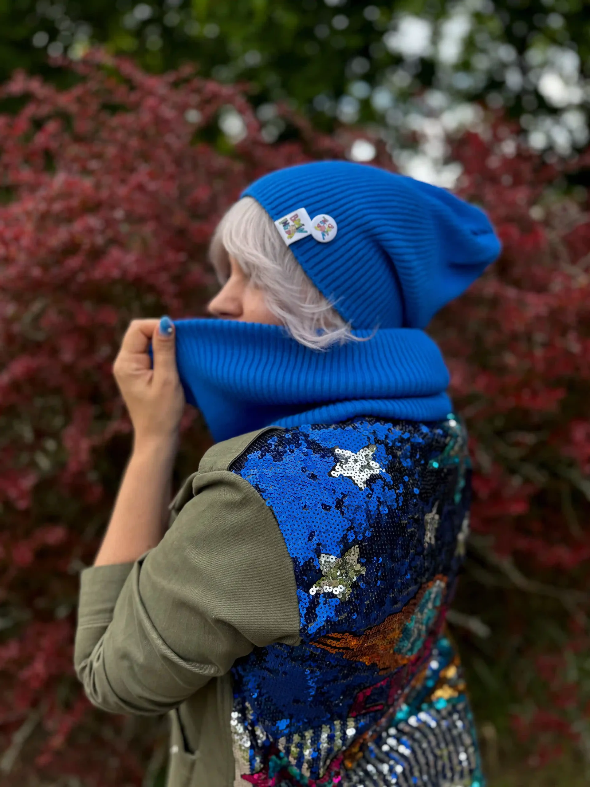 Luźna czapka z bawełny logo kolorowe "Niebieski Kobalt" 26 slouchy beanie cotton blue scaled 1