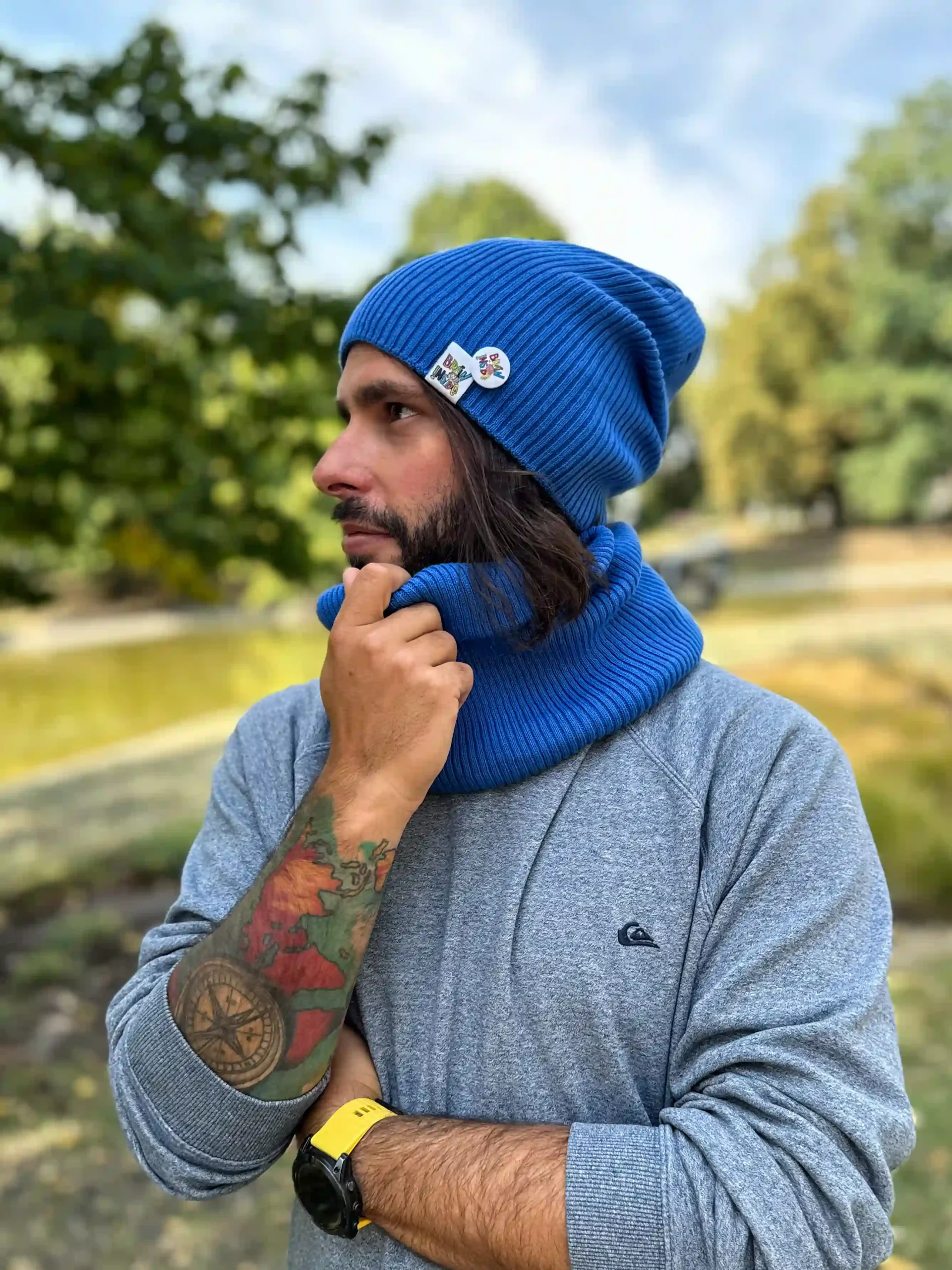 Męska luźna czapka z bawełny logo kolorowe "Niebieski Kobalt" 29 slouchy czapka meska scaled 1