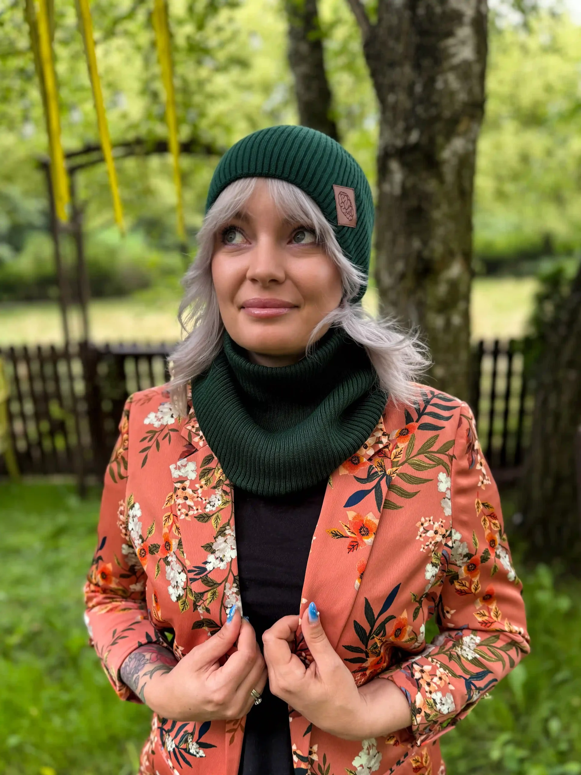 Bawełniana czapka jesienna logo ekoskórka "Zielony" 149 streetwear czapka slouchy beanie zielona scaled 1