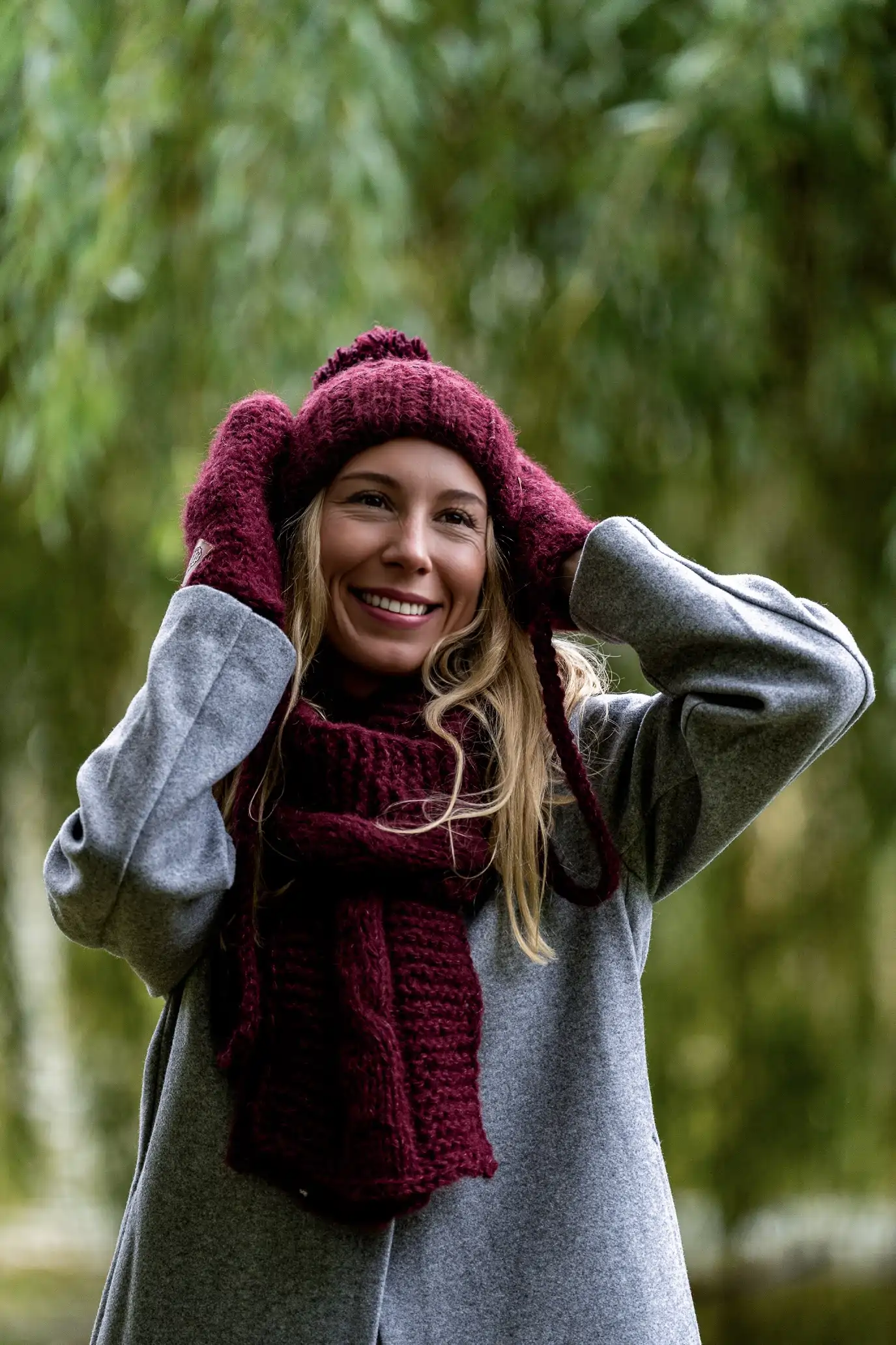 Czapka MERINO Euforia "Bordo" 66 szalik z logo firmy