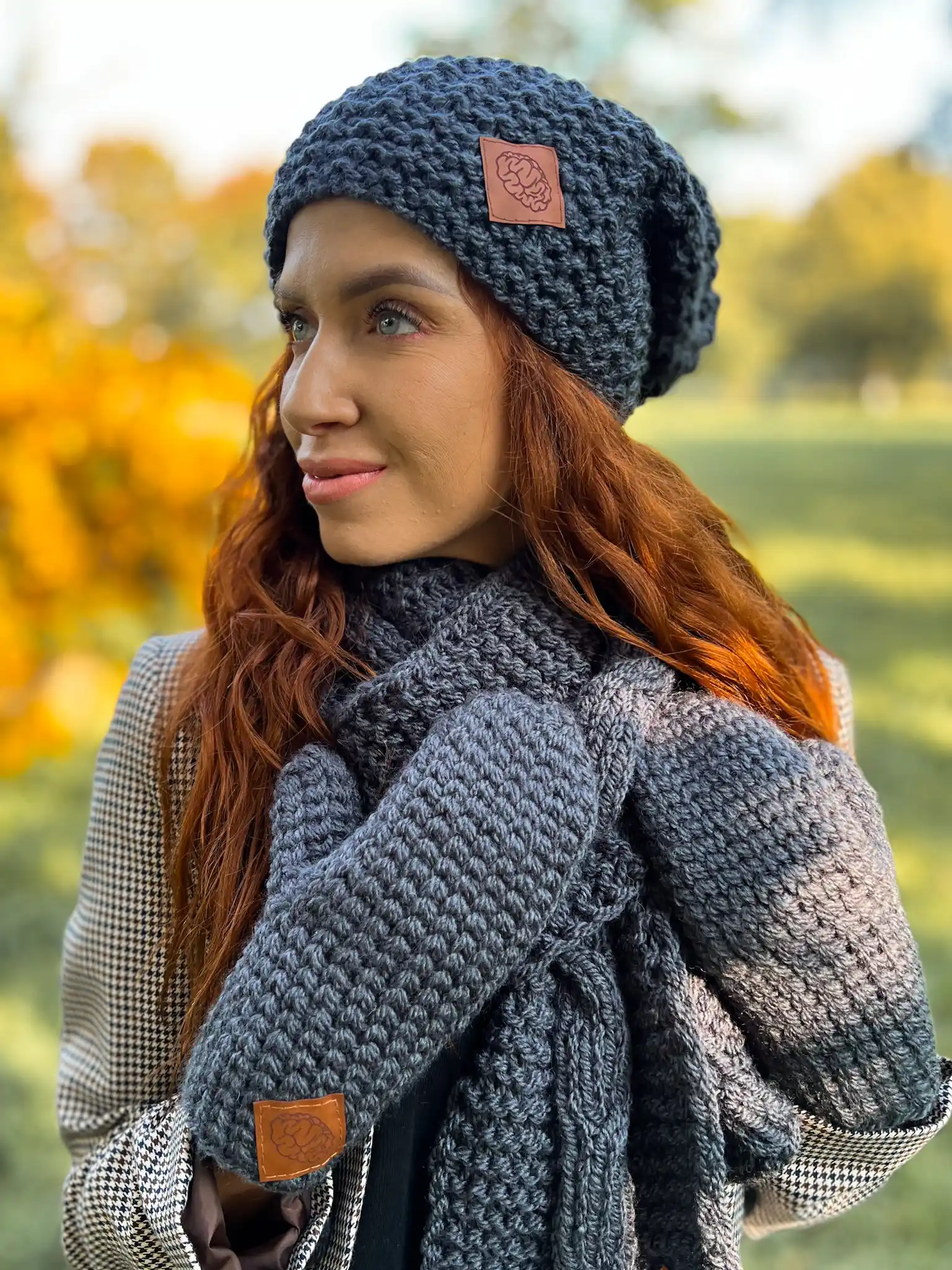 Luźna czapka zimowa NEVERLAND "Ciemny szary" 18 szara ciepla czapka na narty