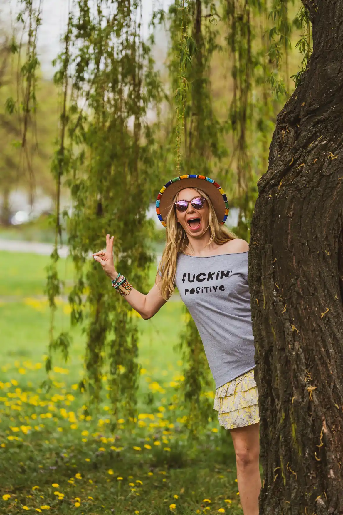 Szary t-shirt oversize Fuckin' positive 170 szara koszulka z przekazem