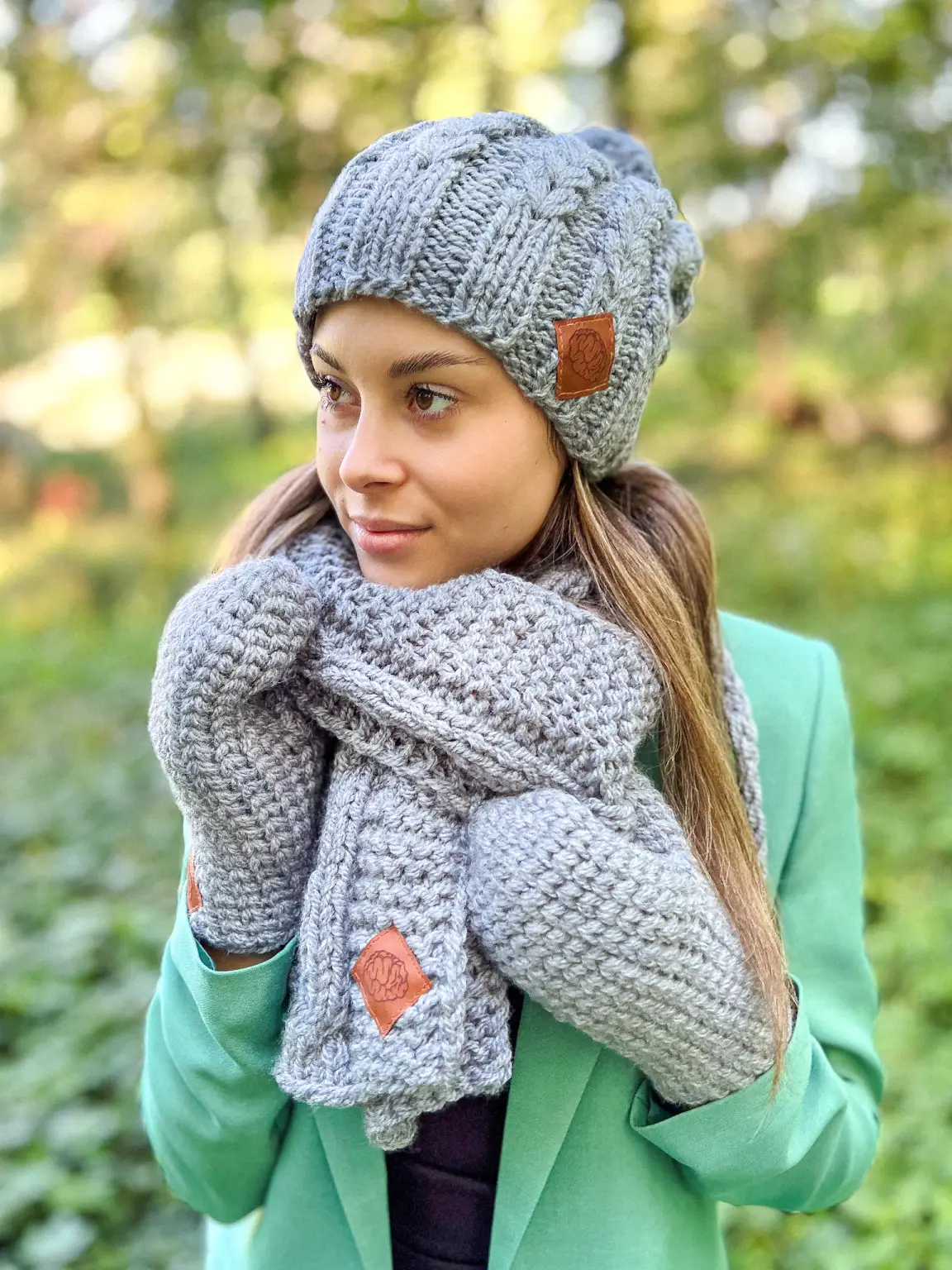 Czapka zimowa z pomponem SMILE ,,Szary" 172 szare mitenki merino