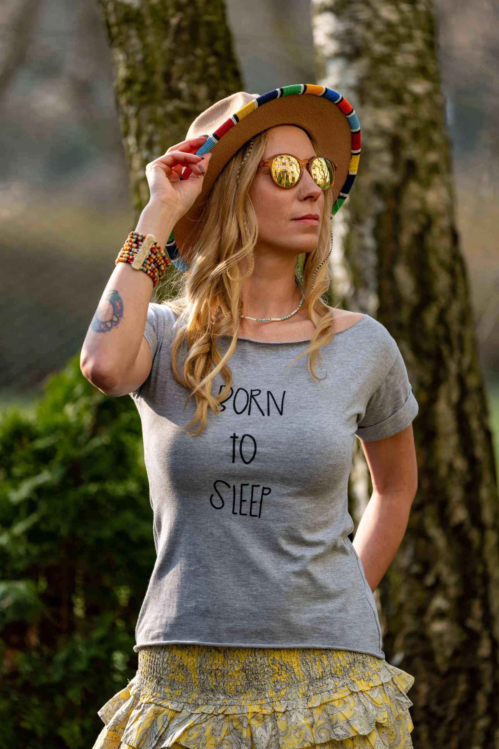 Szara koszulka z nadrukiem Born to sleep 19 szary t shirt z nadukiem scaled 1