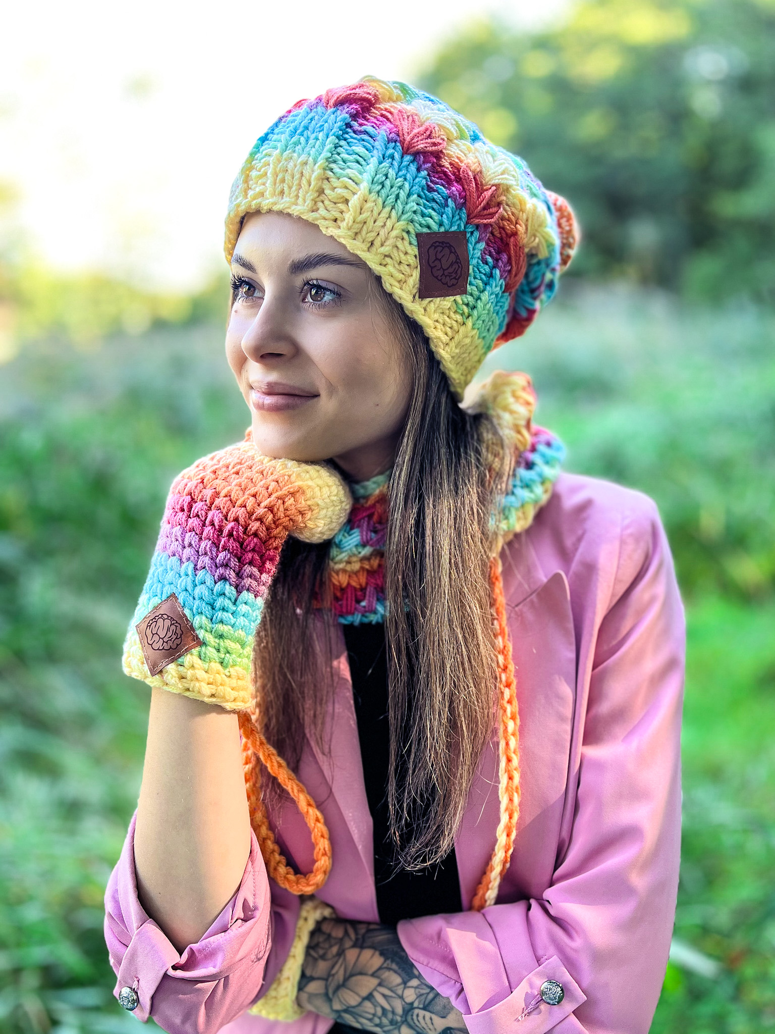 Kolorowa czapka z włóczki SMILE "Cieniowane cytrusy" 230 teczowa czapka handamde z pomponem 1