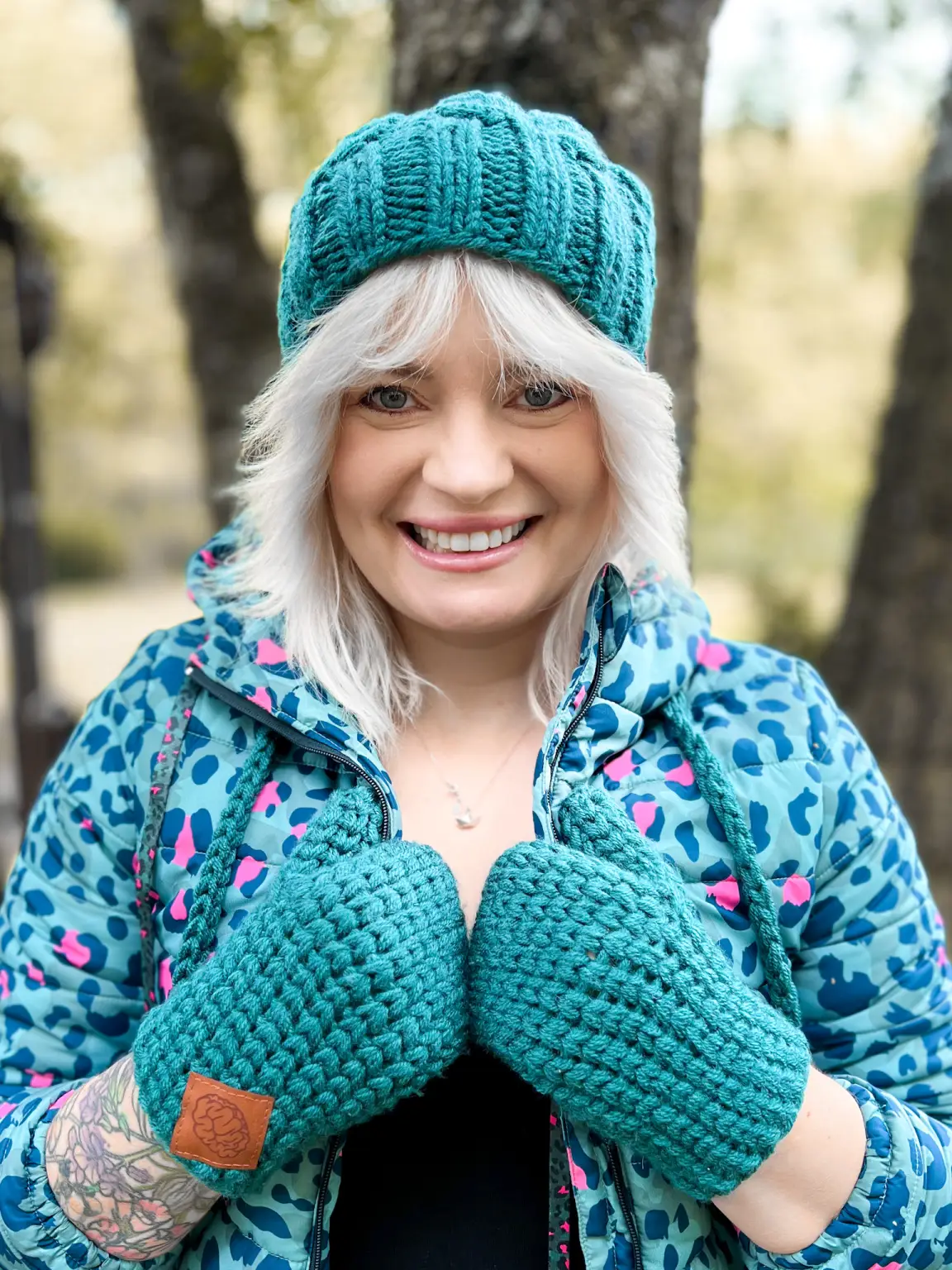 Czapka luźna z pomponem ENDORFINA ,,Leśny zielony" 180 zielona czapka robiona na drutach 1