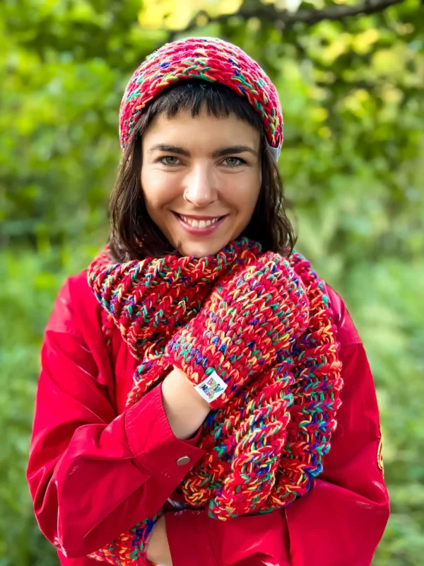 Rękawiczki MERINO 50% handmade ze sznureczkiem ,,Czerwienie" 15 Luźna czapka, chroniąca fryzurę