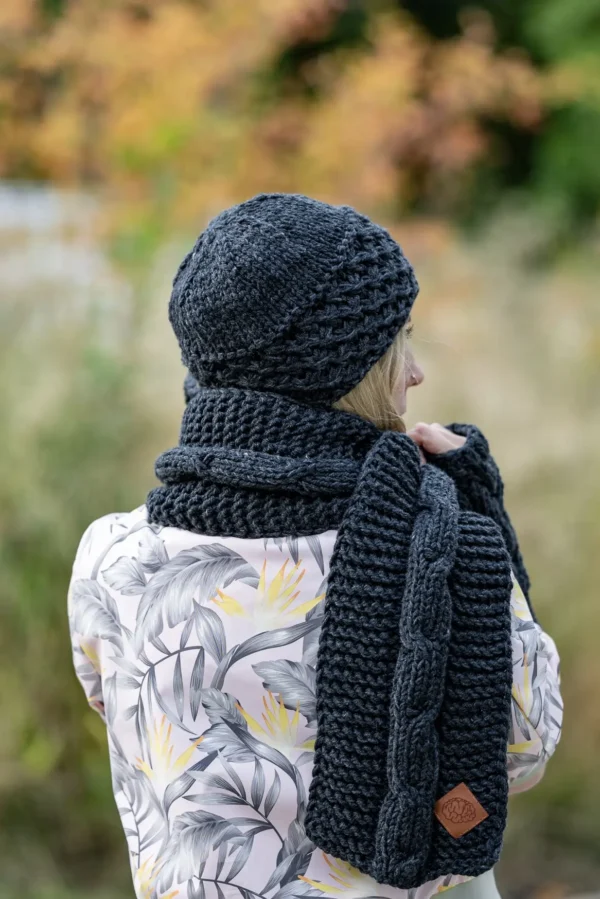 Czapka MERINO 34% Hope "Czarna Perła" + podszewka BAWEŁNA 9 ciepły szal damski