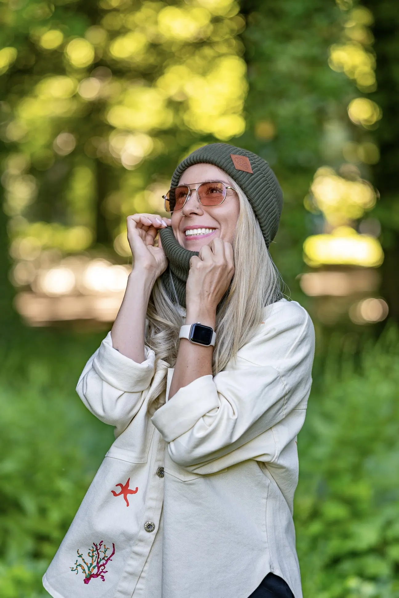 Bawełniana czapka wywijana logo ekoskórka "Khaki Ciemny Zielony" 65 czapka 2w1