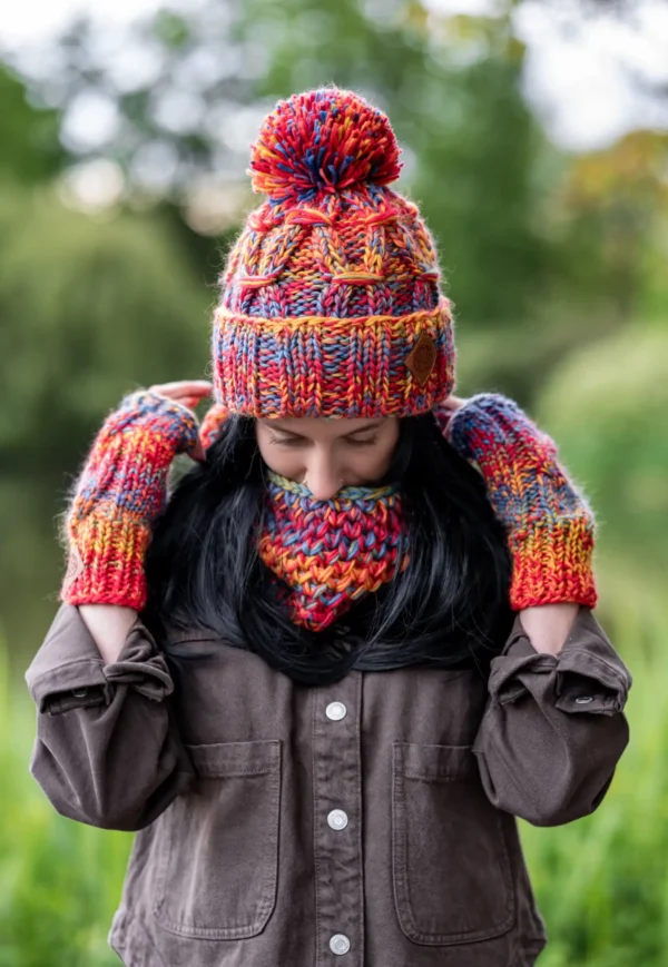 czapka damska merino z pomponem