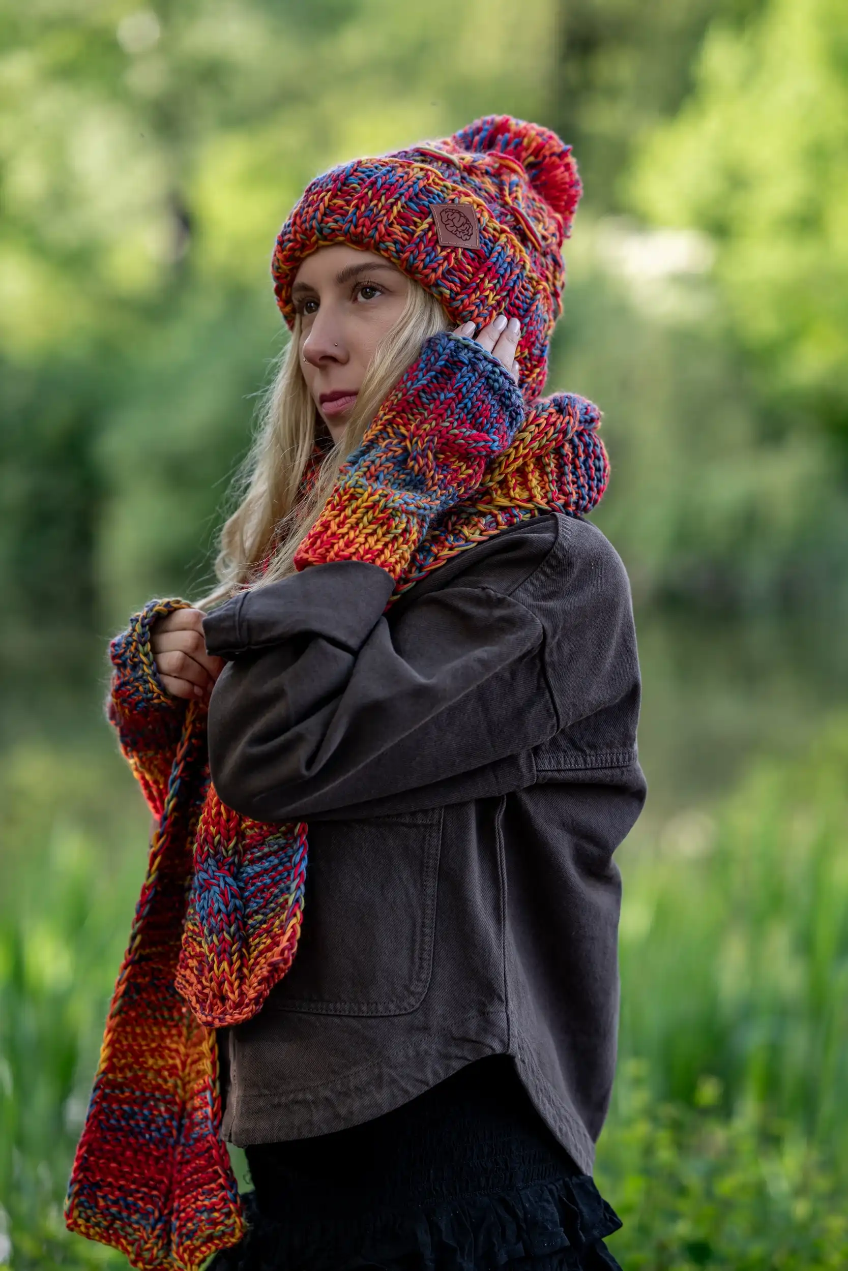 Czapka MERINO 100% Euforia "Przygaszone Czerwienie" 40 czapka damska z dużym pomponem