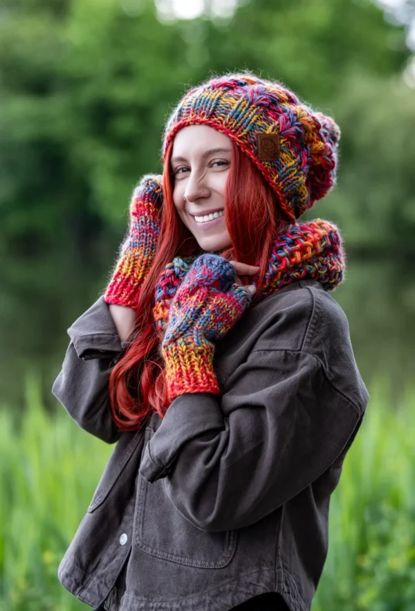 Czapka MERINO Smile "Przygaszone Czerwienie" + podszewka BAWEŁNA 14 czapka damska z pomponem