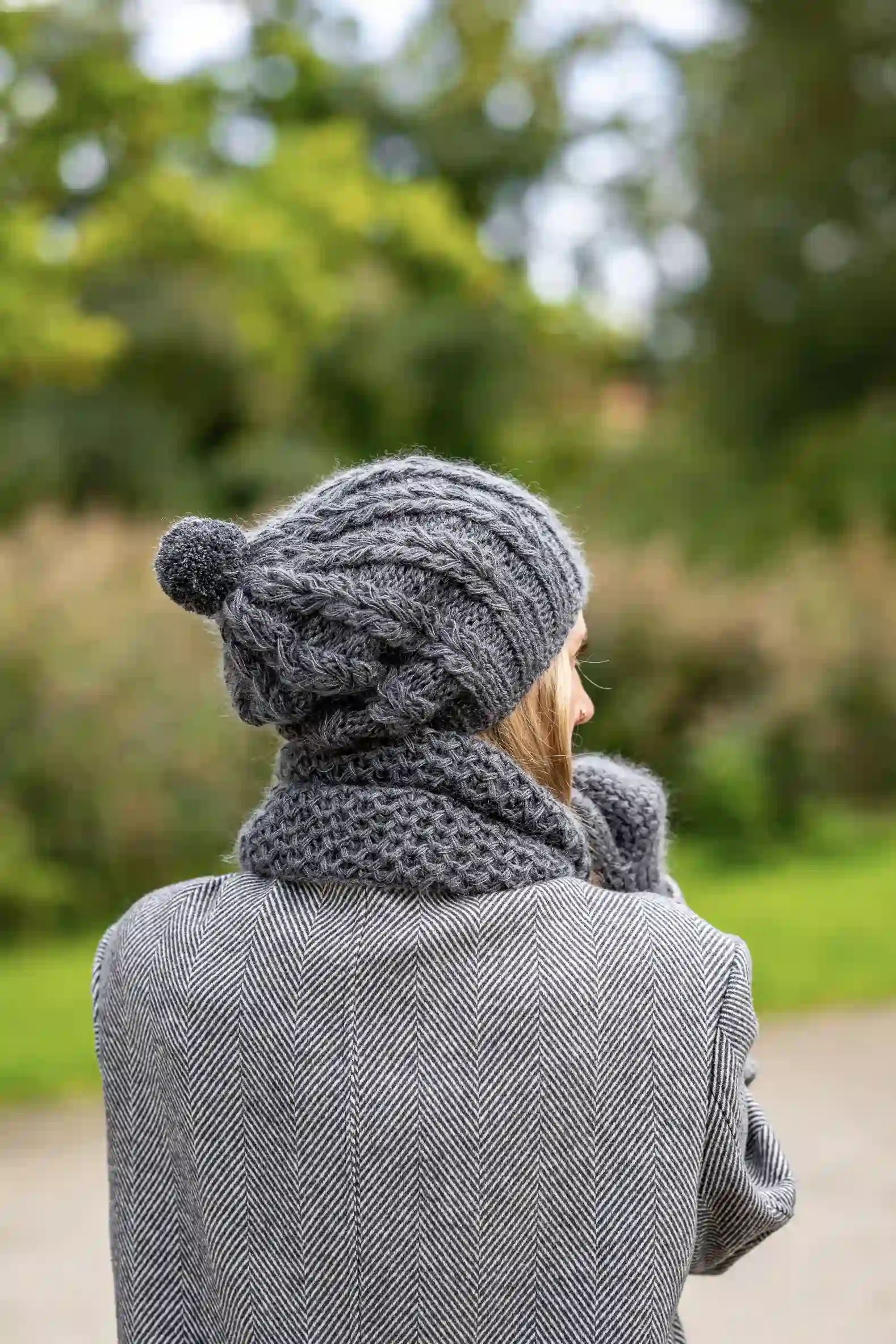 Mały komin MERINO 67% "Ciemny Szary" 53 czapka memrino z jedwabiem