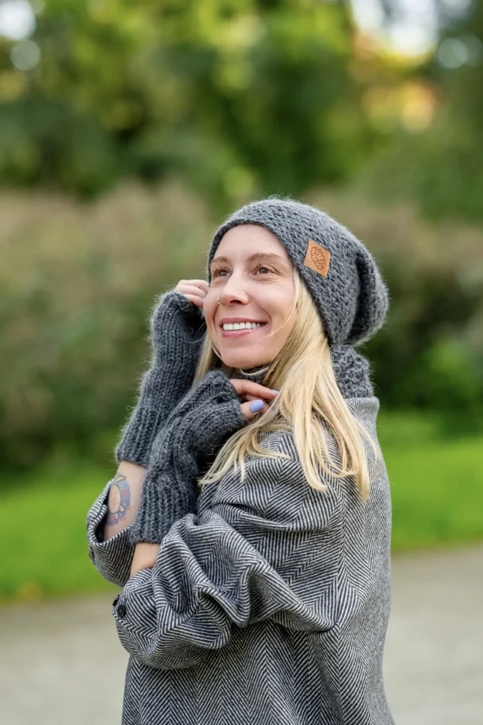 czapka smerfetka damska merino