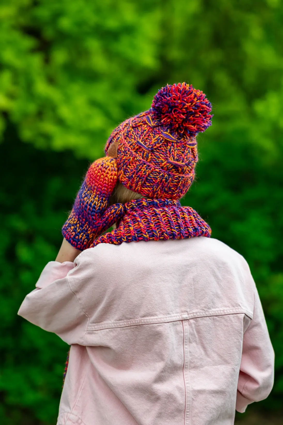 Rękawiczki MERINO 100% "Fiolety" 81 czapka wełniana z pomponem