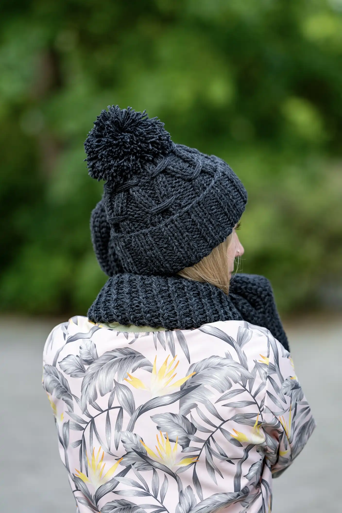 Czapka MERINO 34% Euforia "Czarna Perła" 35 czapka z pomponem do mitenek