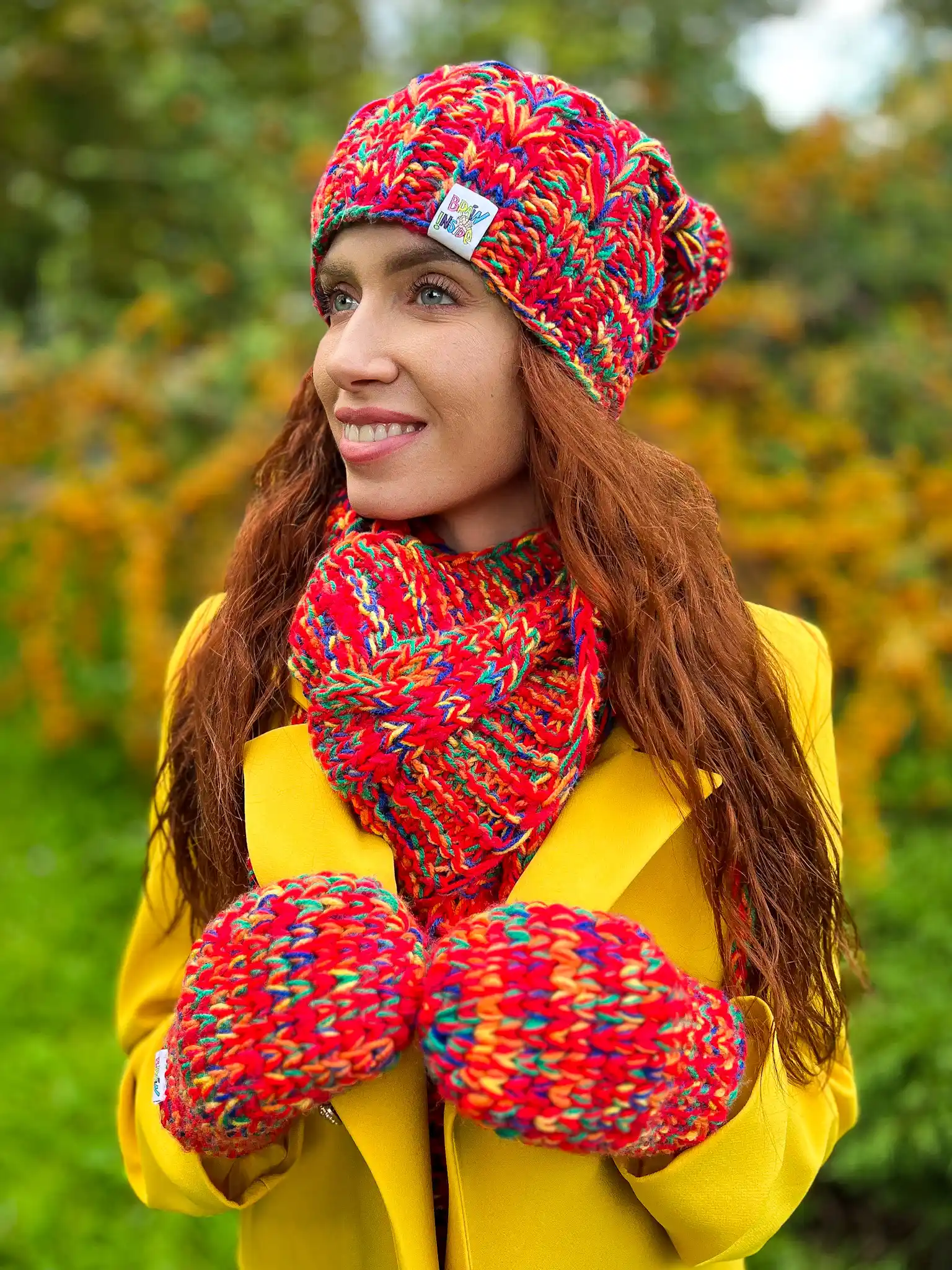 Rękawiczki MERINO 50% handmade ze sznureczkiem ,,Czerwienie" 30 czerwona czapka robiona na drutach brain inside
