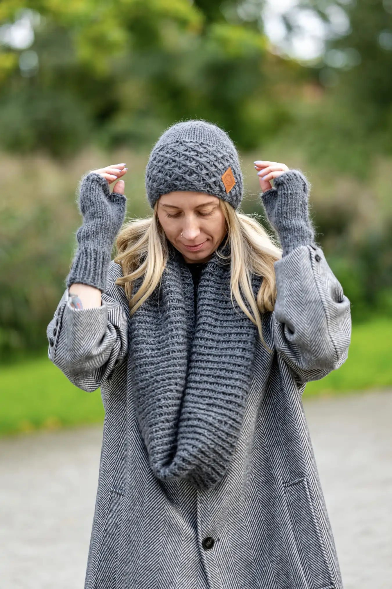 Czapka MERINO 67% Hope "Ciemny Szary" + podszewka JEDWAB 188 duży ciepły komin