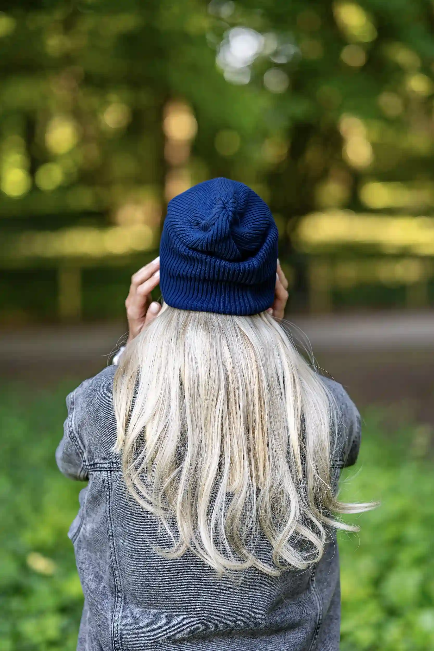 Damska czapka bawełniana logo kolorowe "Ciemny Granat Navy" 172 granatowa czapka smerfetka