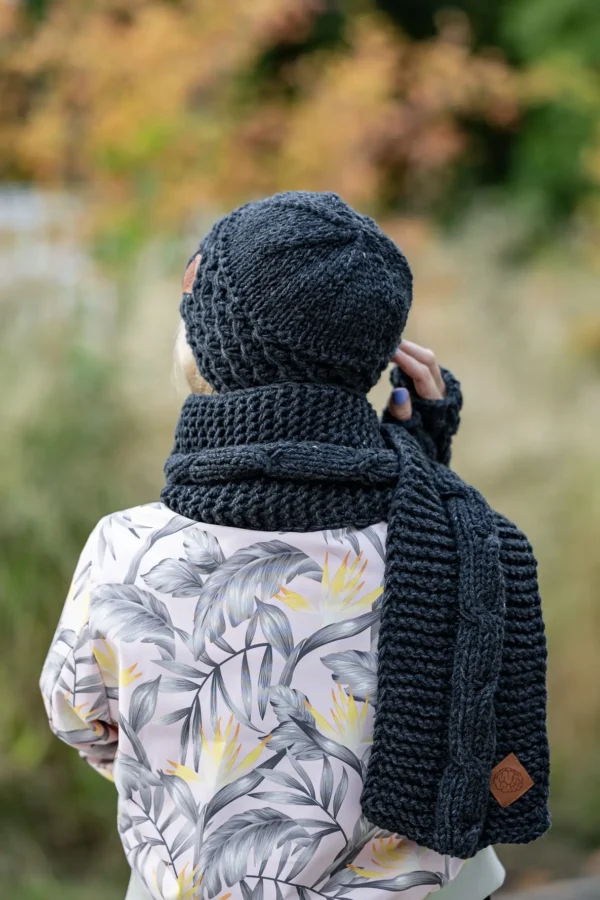 Czapka MERINO 34% Hope "Czarna Perła" + podszewka BAWEŁNA 11 imowy szal damski