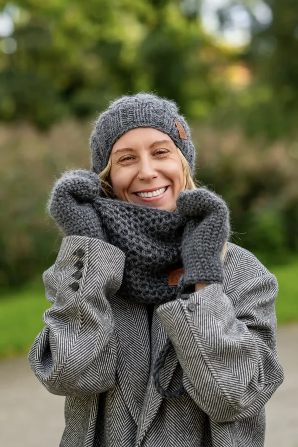 Czapka MERINO Smile "Ciemny Szary" + podszewka JEDWAB 13 mały komin merino