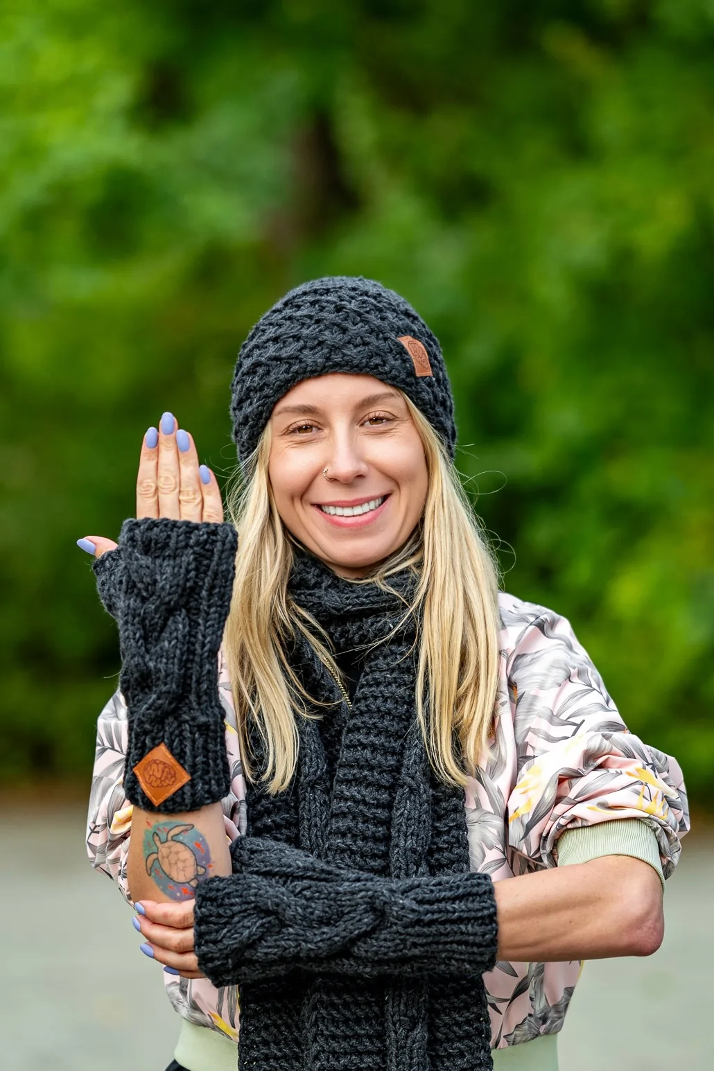 Czapka MERINO 34% Hope "Czarna Perła" + podszewka BAWEŁNA 172 mitenki damskie merino
