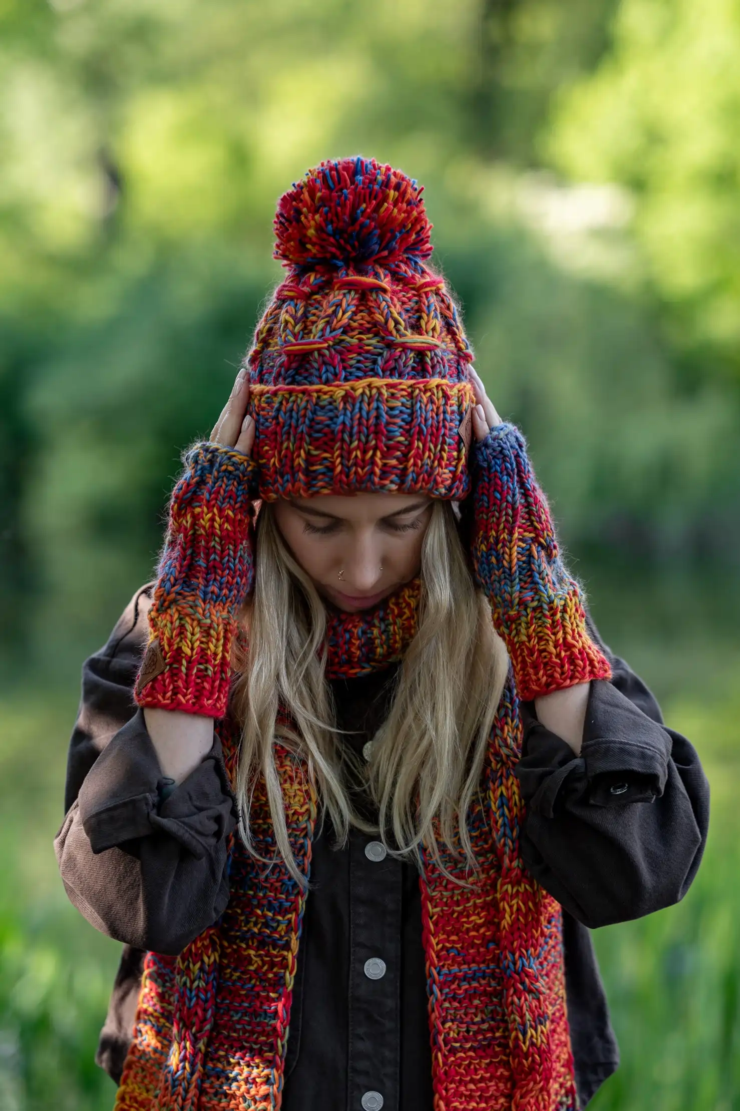 Czapka MERINO 100% Euforia "Przygaszone Czerwienie" 47 modna czapka damska merino